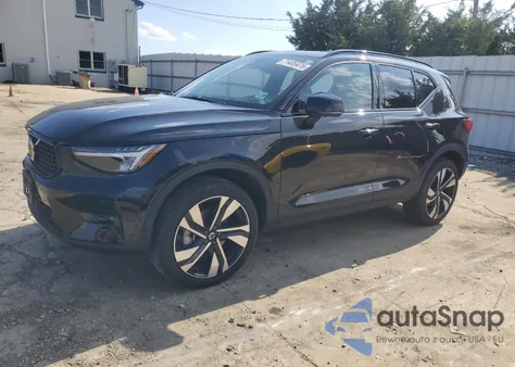2024 Volvo Xc40 Plus z USA, uszkodzony, nr VIN YV4L12UL3R2274043